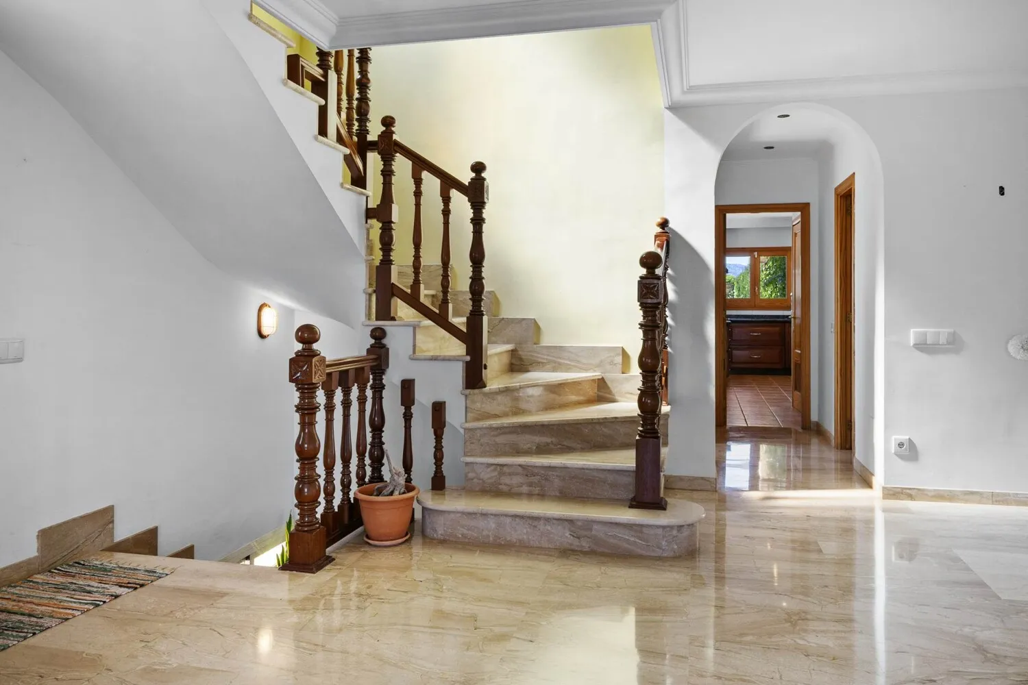 Escalera al primer piso