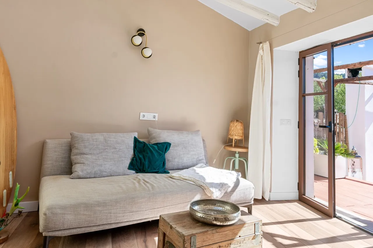 Dormitorio y terraza