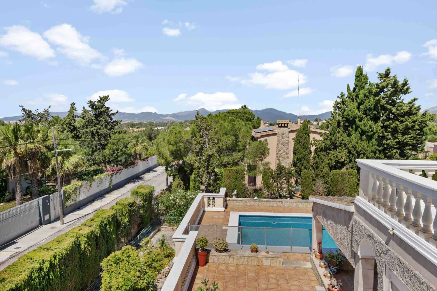 Blick zum Pool