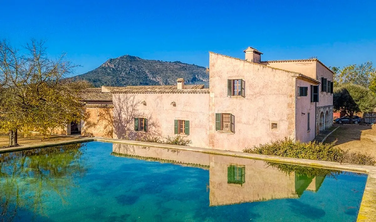 Large-rustic-finca-near-Llubí