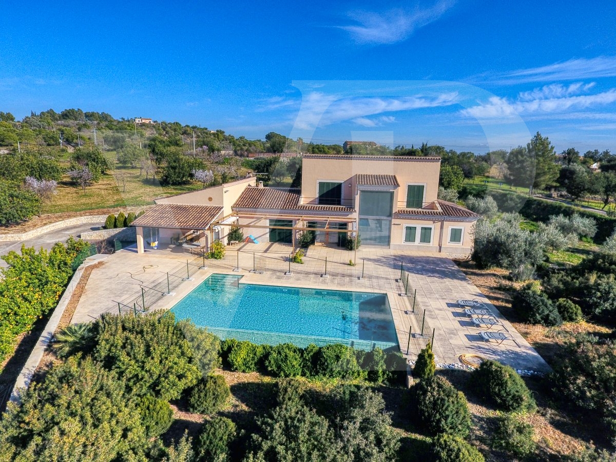 Moderne Finca mit Vermietlizenz, Pool und traumhaftem Panoramablick in Moscari, Selva, Mallorca