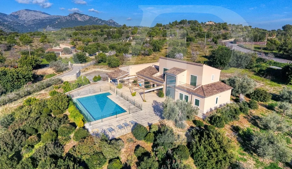 Moderne Finca mit Vermietlizenz, Pool und traumhaftem Panoramablick in Moscari, Selva, Mallorca
