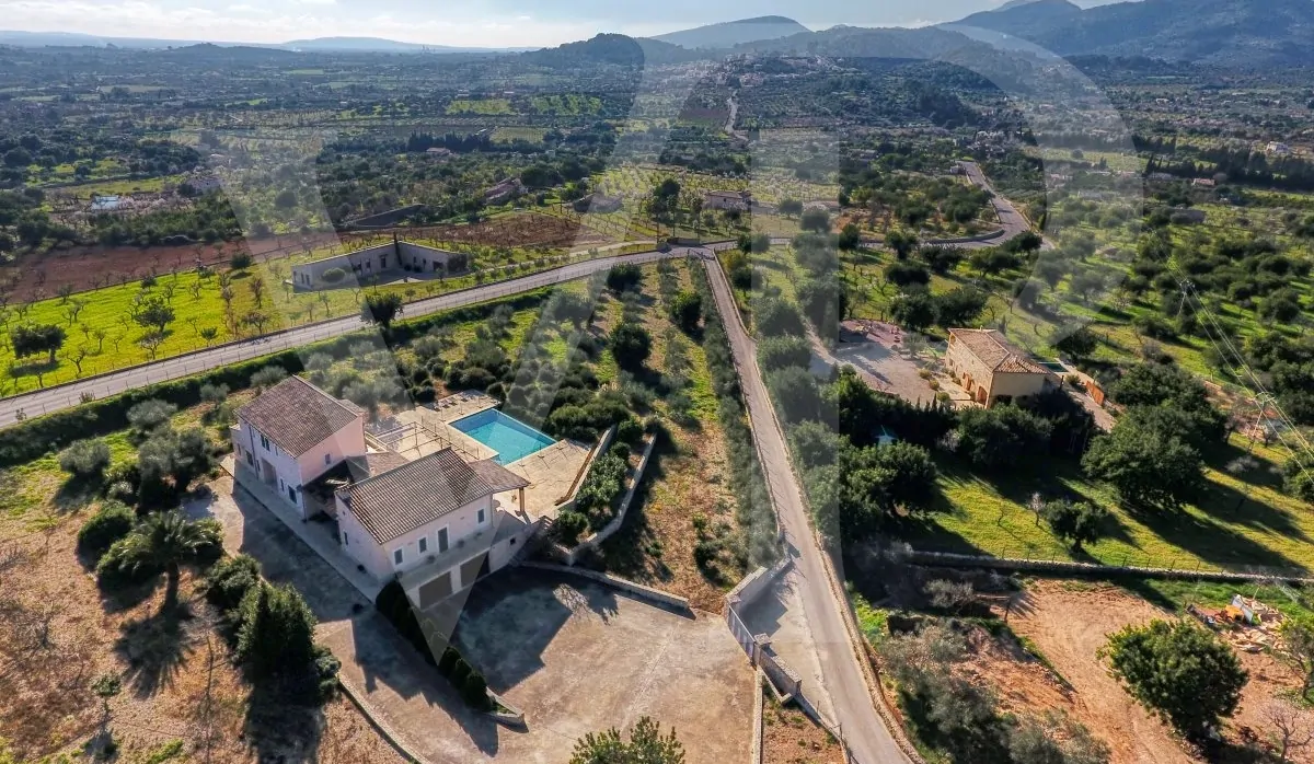 Moderne Finca mit Vermietlizenz, Pool und traumhaftem Panoramablick in Moscari, Selva, Mallorca