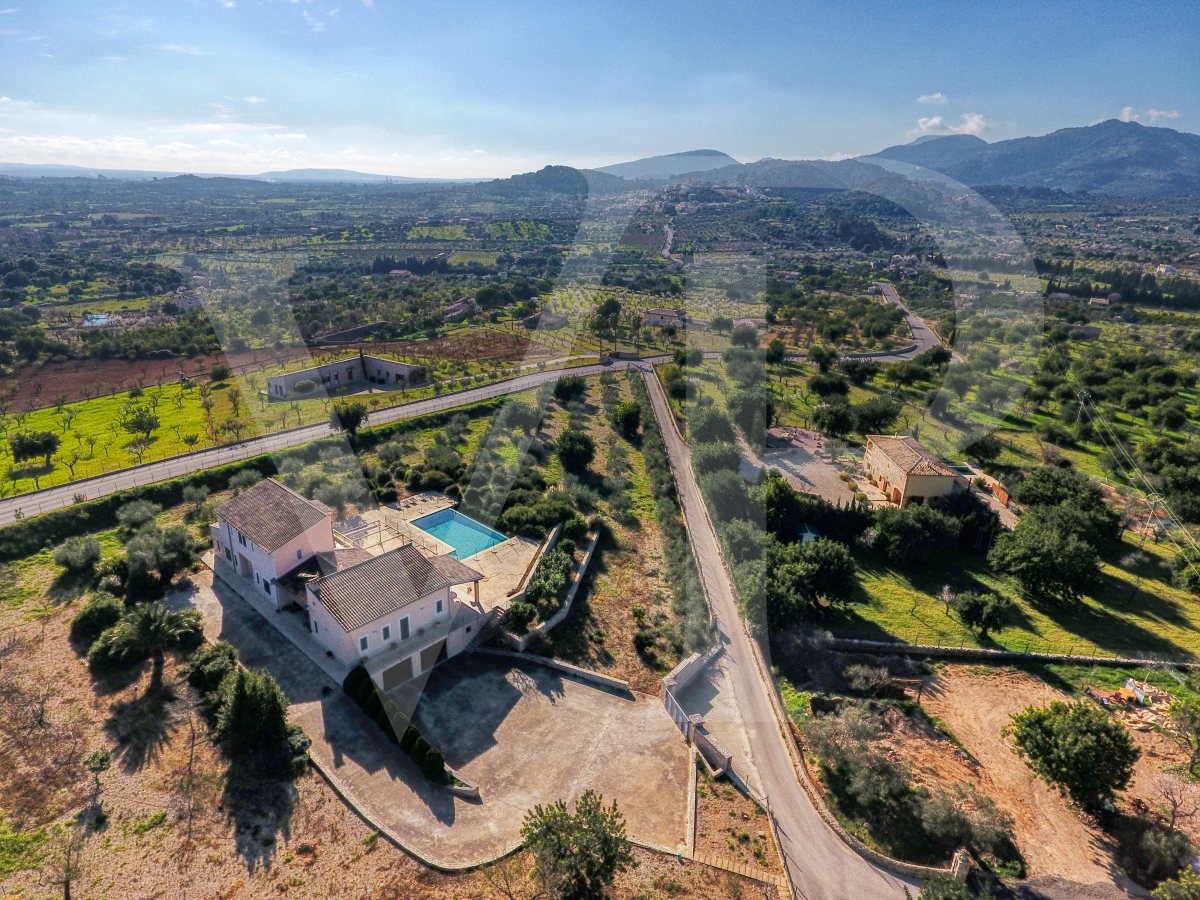 Moderne Finca mit Vermietlizenz, Pool und traumhaftem Panoramablick in Moscari, Selva, Mallorca