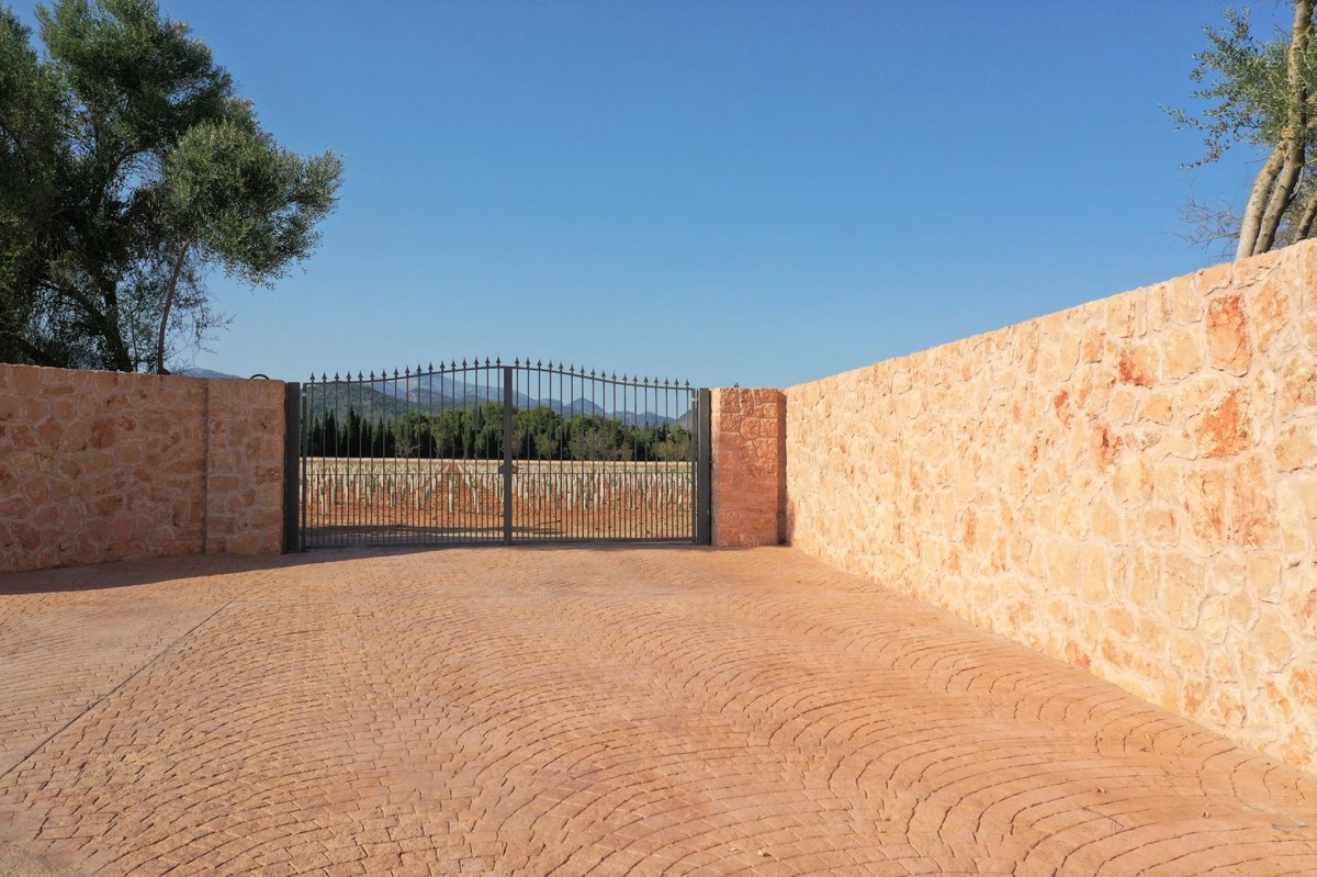 fantastische-finca-mit-rustikalem-haus-zu-renovieren-mit-verschiedenen-projekten-ausgezeichnetes-grundstück-obst-und-olivenbäume-in-binissalem