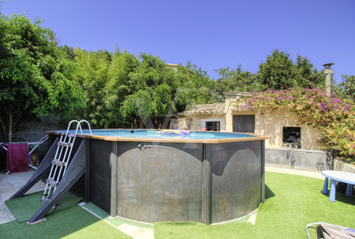 Zu verkaufen traditionelles Haus mit großem Garten, überdachtem Parkplatz und fantastischer Aussicht auf Sóller