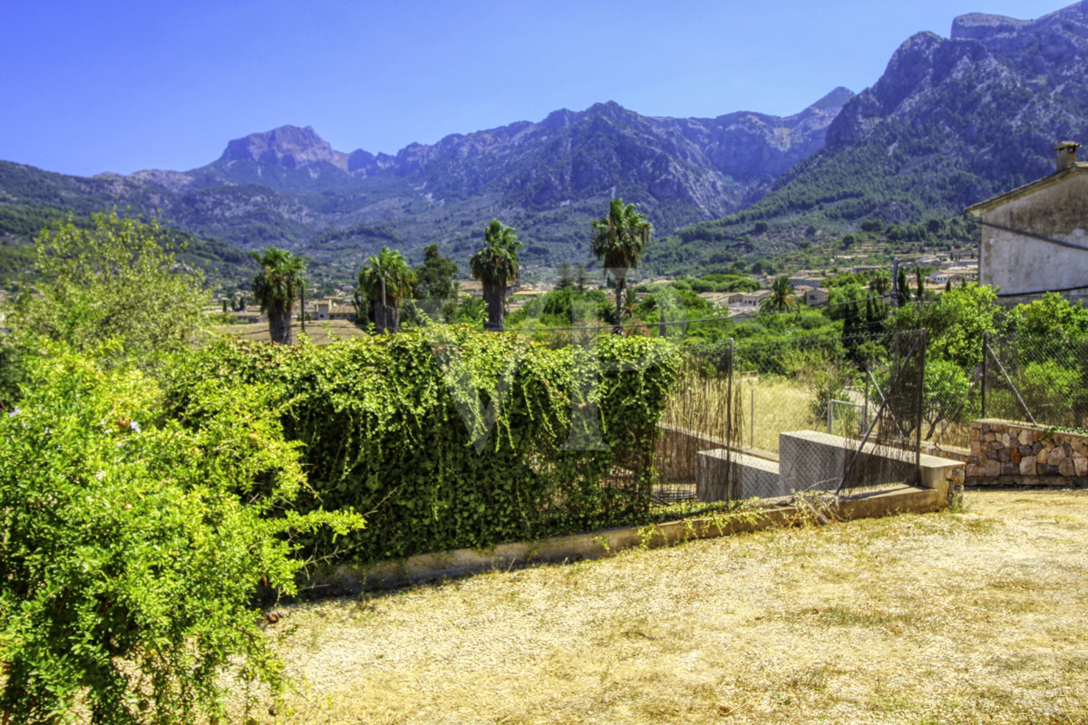 Zu verkaufen traditionelles Haus mit großem Garten, überdachtem Parkplatz und fantastischer Aussicht auf Sóller