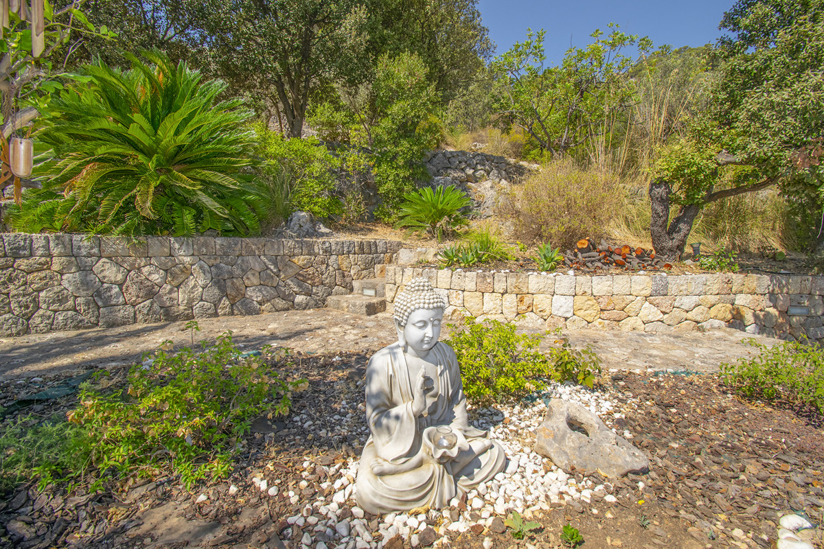 Wunderschönes-Haus-mit-Pool-und-Aussicht-in-Caimari-Mallorca