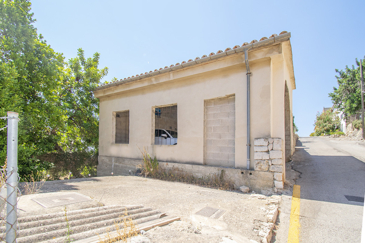 Wunderschönes-Haus-mit-Pool-und-Aussicht-in-Caimari-Mallorca