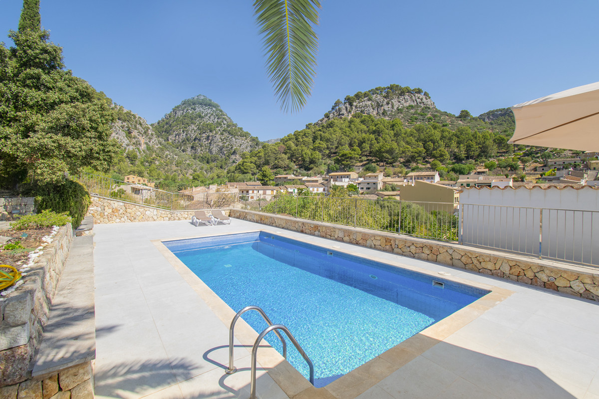 Wunderschönes-Haus-mit-Pool-und-Aussicht-in-Caimari-Mallorca