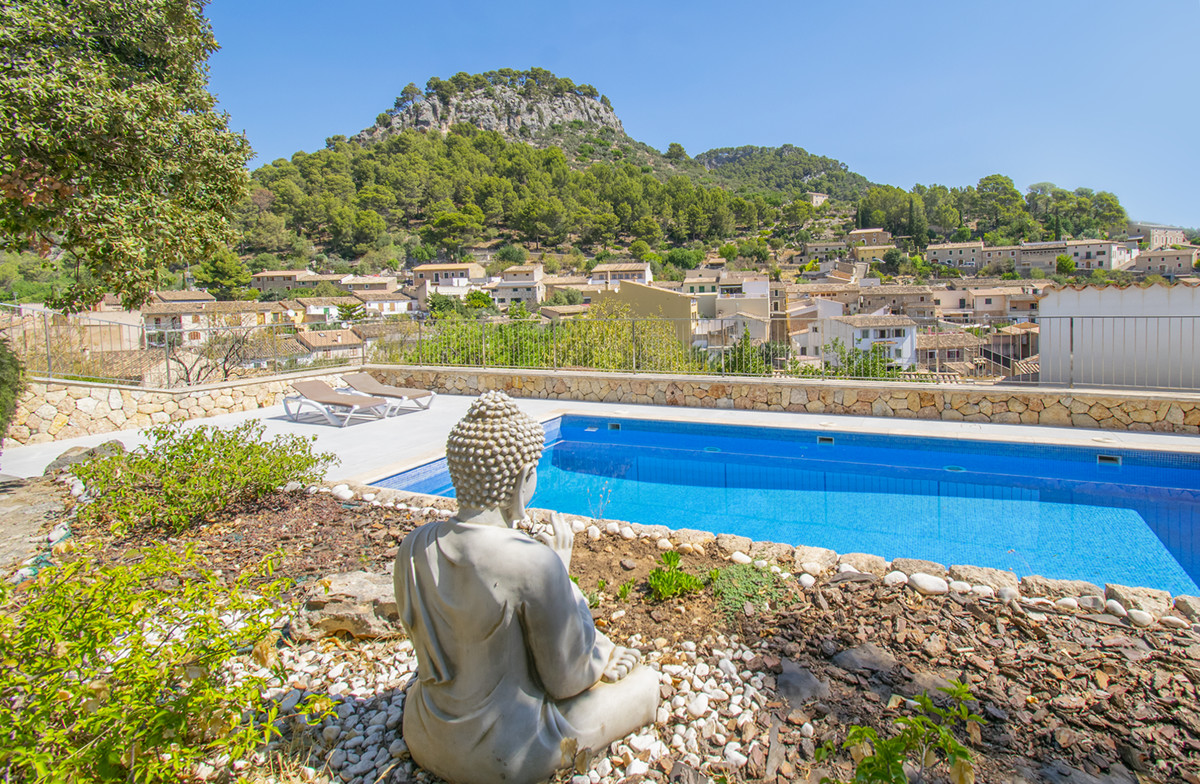 Wunderschönes-Haus-mit-Pool-und-Aussicht-in-Caimari-Mallorca