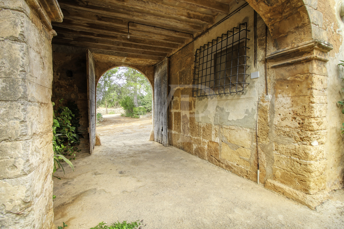 Casa del siglo XVII para reformar más gran parcela  para construir en el este de Palma de Mallorca