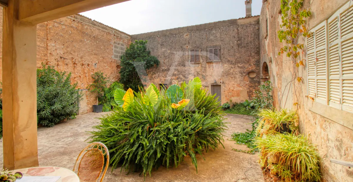 Zu renovierendes Haus aus dem 17. Jahrhundert und großes Baugrundstück im Osten von Palma de Mallorca