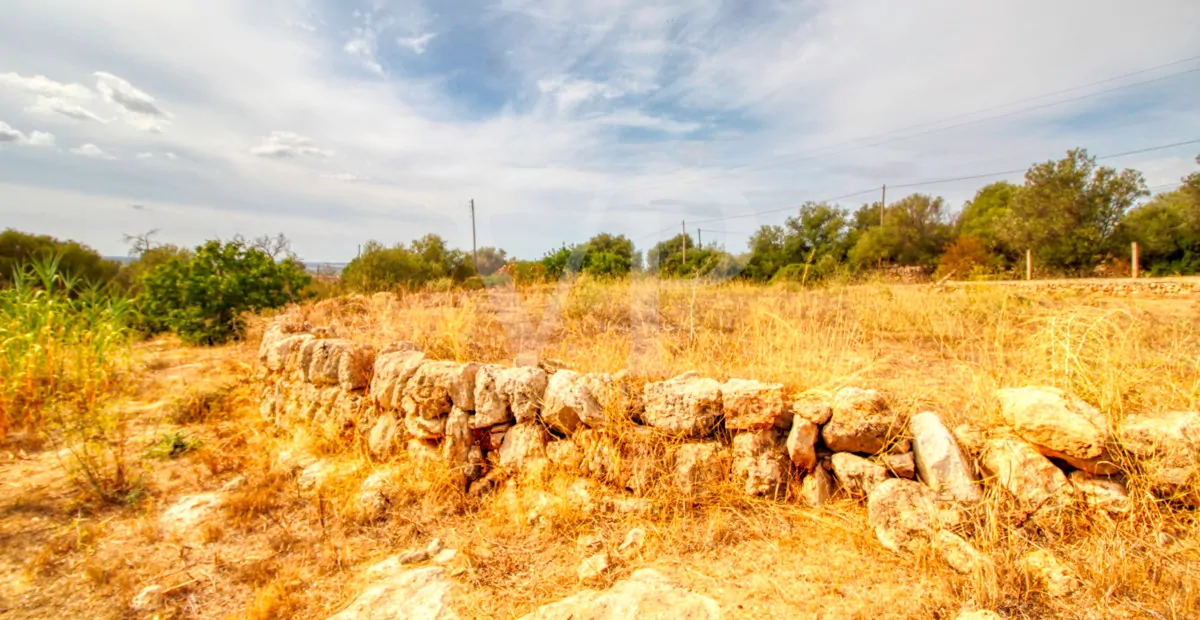 Zu renovierendes Haus aus dem 17. Jahrhundert und großes Baugrundstück im Osten von Palma de Mallorca