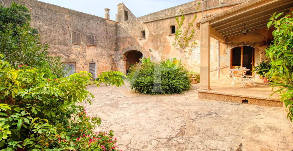 Zu renovierendes Haus aus dem 17. Jahrhundert und großes Baugrundstück im Osten von Palma de Mallorca