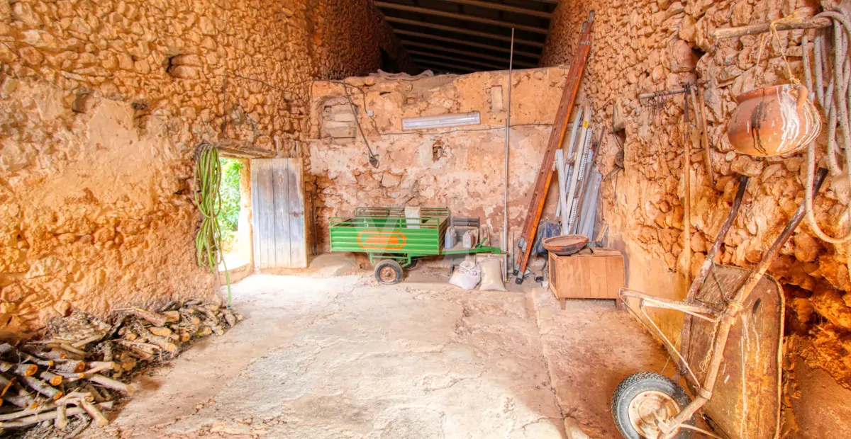 Zu renovierendes Haus aus dem 17. Jahrhundert und großes Baugrundstück im Osten von Palma de Mallorca