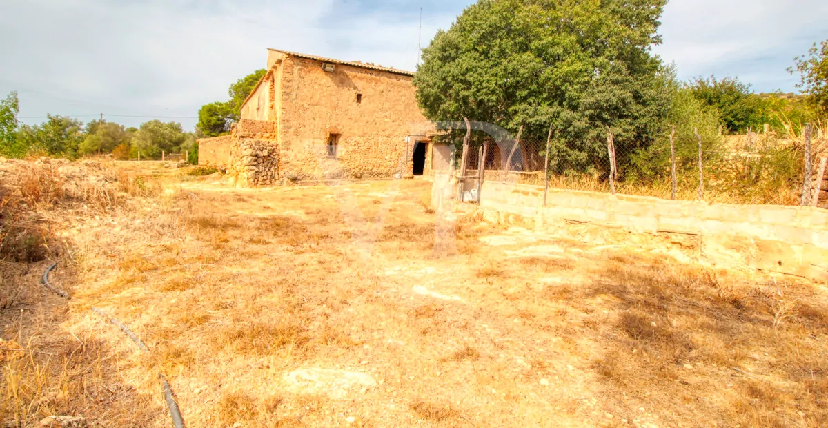 Zu renovierendes Haus aus dem 17. Jahrhundert und großes Baugrundstück im Osten von Palma de Mallorca