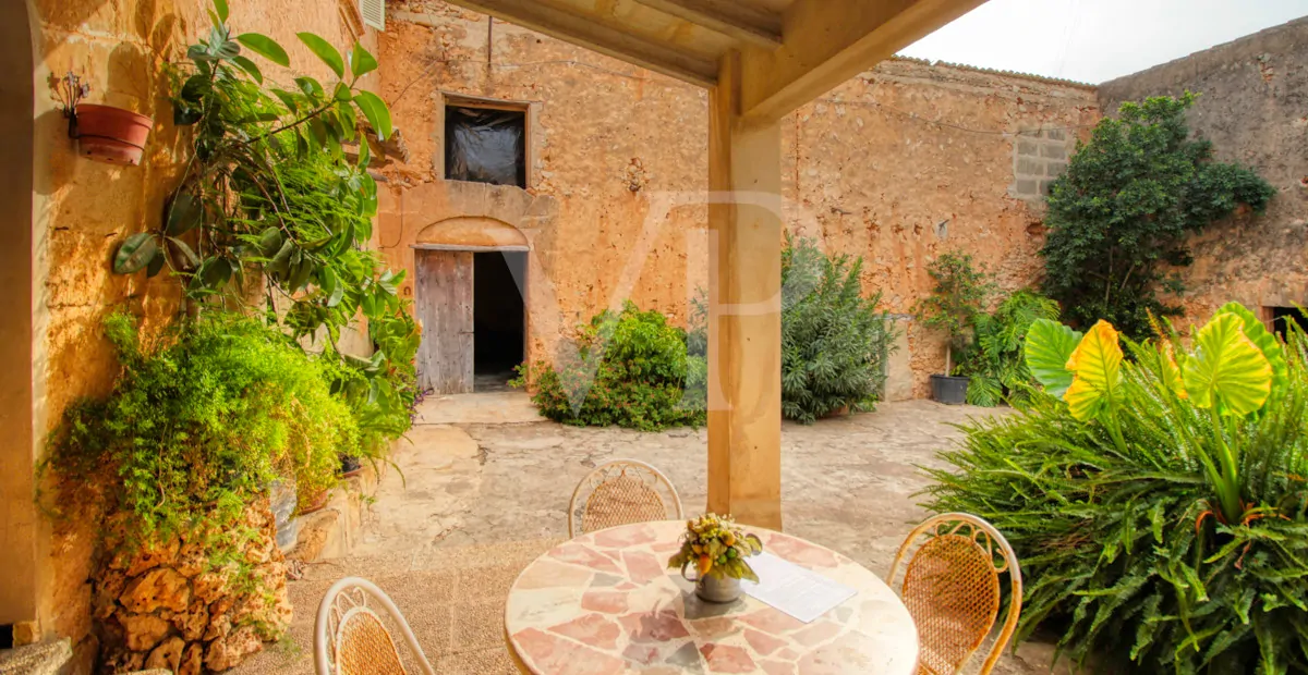 Zu renovierendes Haus aus dem 17. Jahrhundert und großes Baugrundstück im Osten von Palma de Mallorca