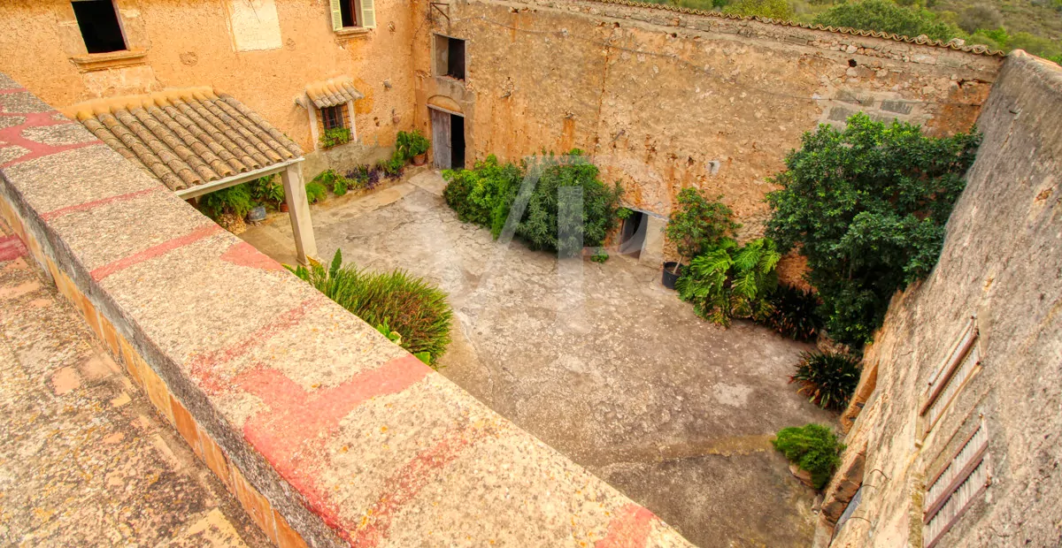 Zu renovierendes Haus aus dem 17. Jahrhundert und großes Baugrundstück im Osten von Palma de Mallorca