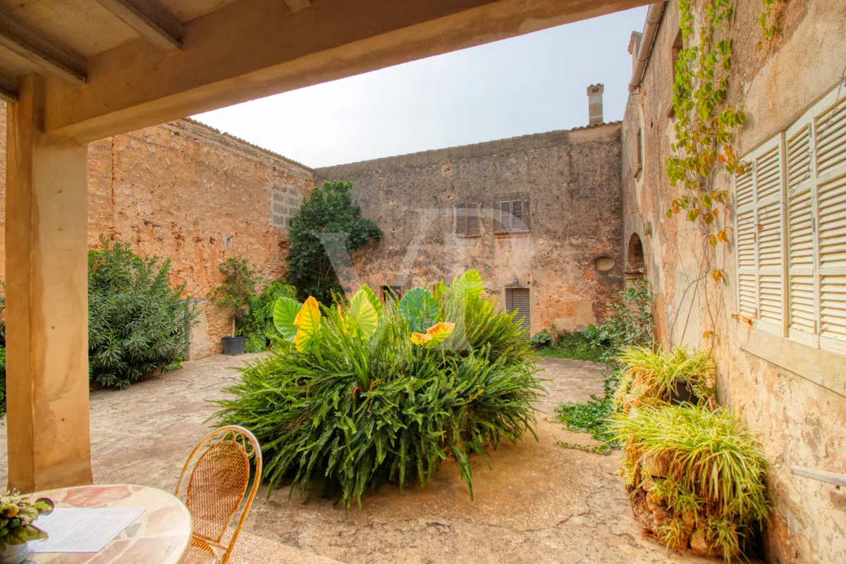 Casa del siglo XVII para reformar más gran parcela  para construir en el este de Palma de Mallorca