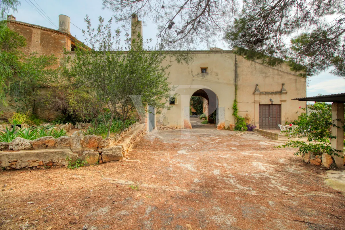 Casa del siglo XVII para reformar más gran parcela  para construir en el este de Palma de Mallorca