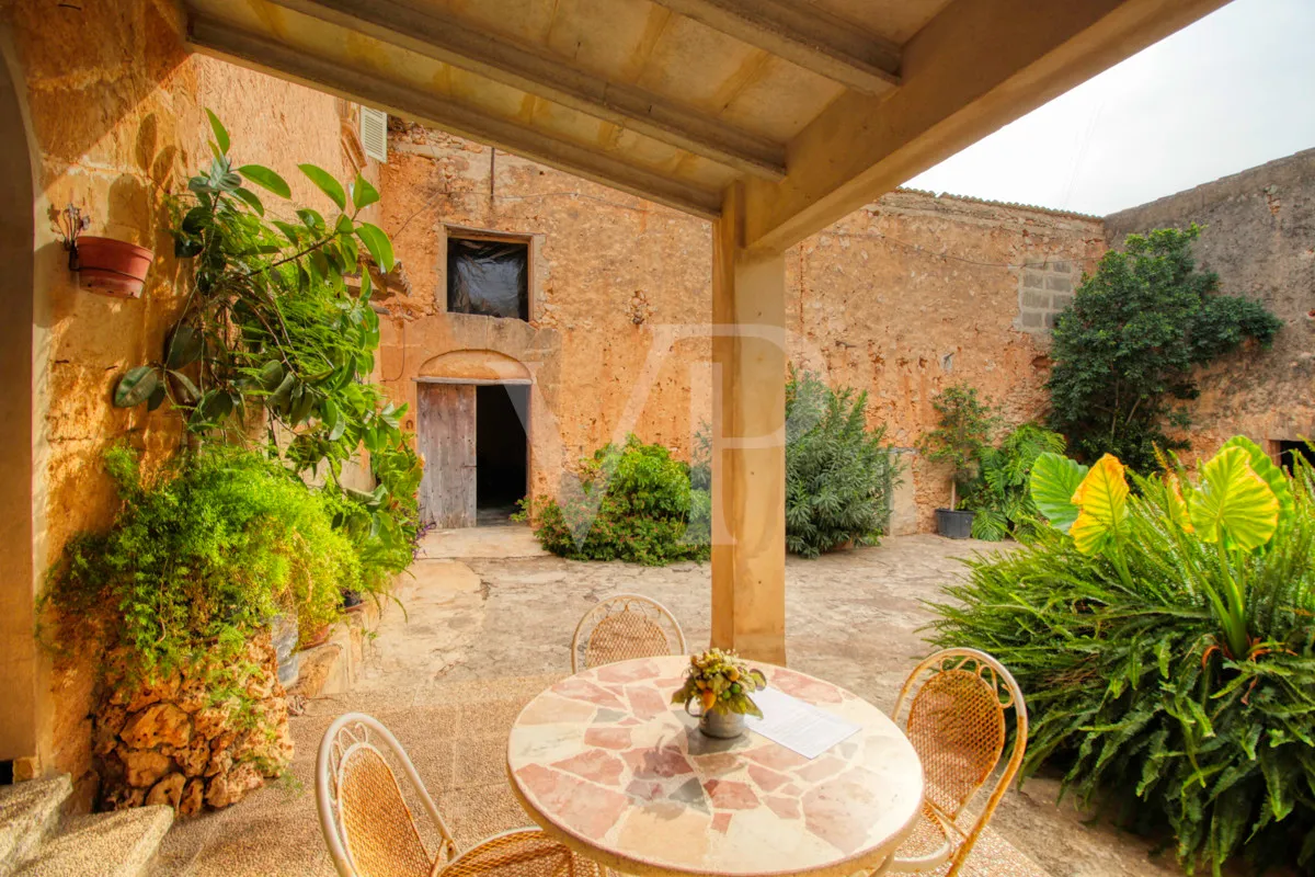 Casa del siglo XVII para reformar más gran parcela  para construir en el este de Palma de Mallorca