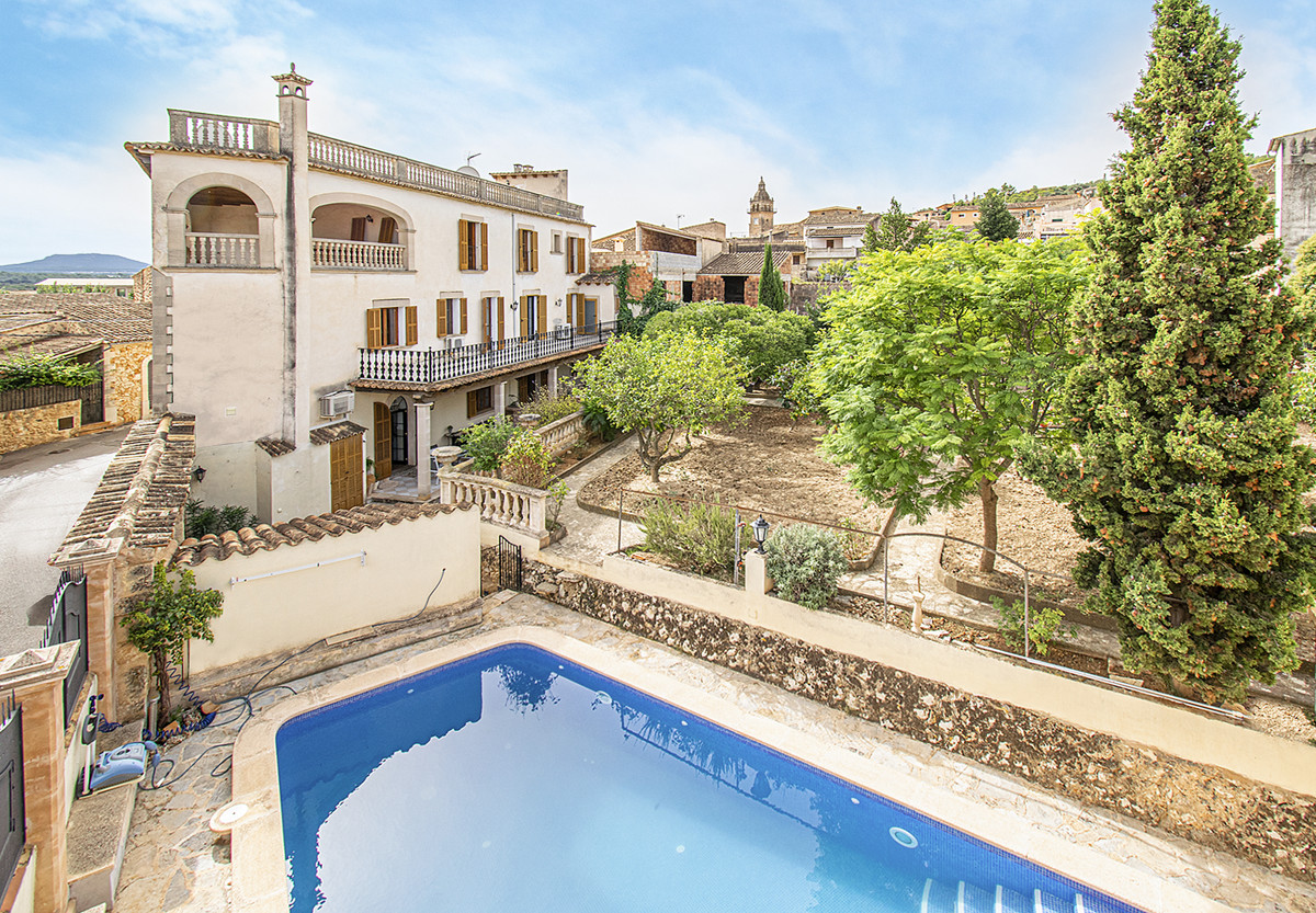 IMPRESIONANTE CASA DE PUEBLO CON POTENCIAL EN SANTA EUGENIA (1)