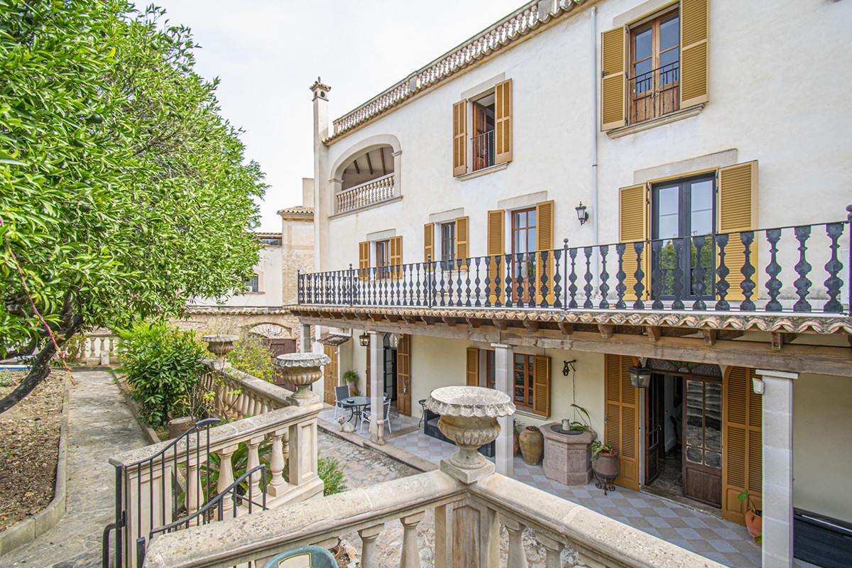 IMPRESIONANTE CASA DE PUEBLO CON POTENCIAL EN SANTA EUGENIA (2)