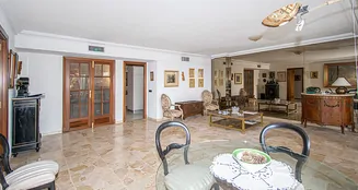 von_poll_real_estate_property_ES223743957_image_8