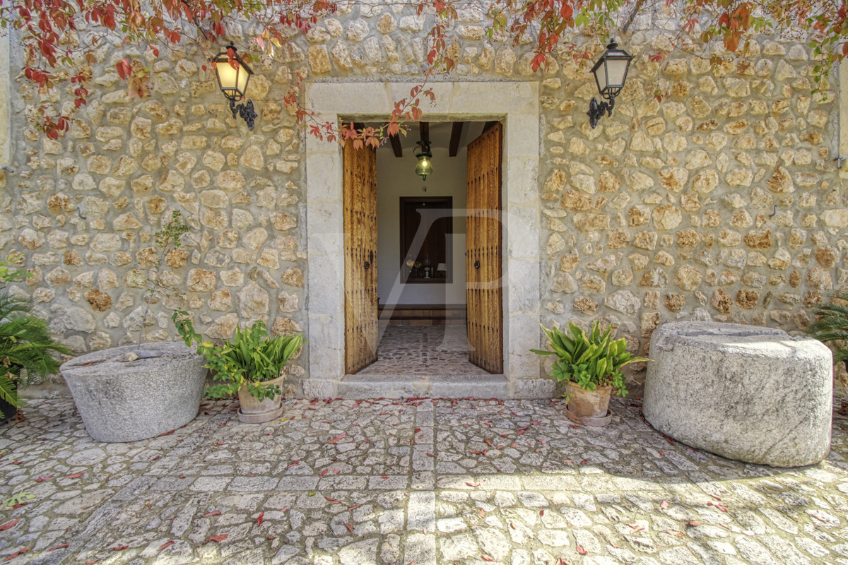 Spektakuläre-Finca-von-fast-8-Hektar-mit-renoviertem-Haus-aus-dem-19.-Jahrhundert-in-Soller