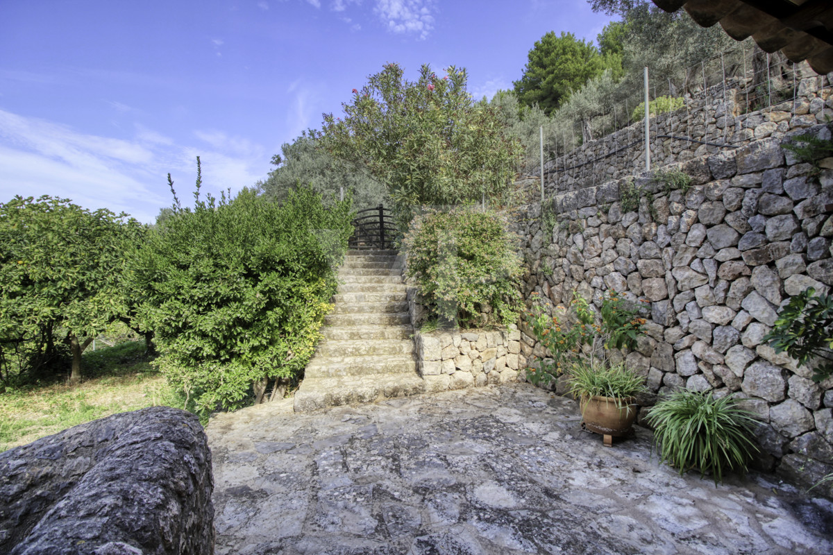 Spektakuläre-Finca-von-fast-8-Hektar-mit-renoviertem-Haus-aus-dem-19.-Jahrhundert-in-Soller