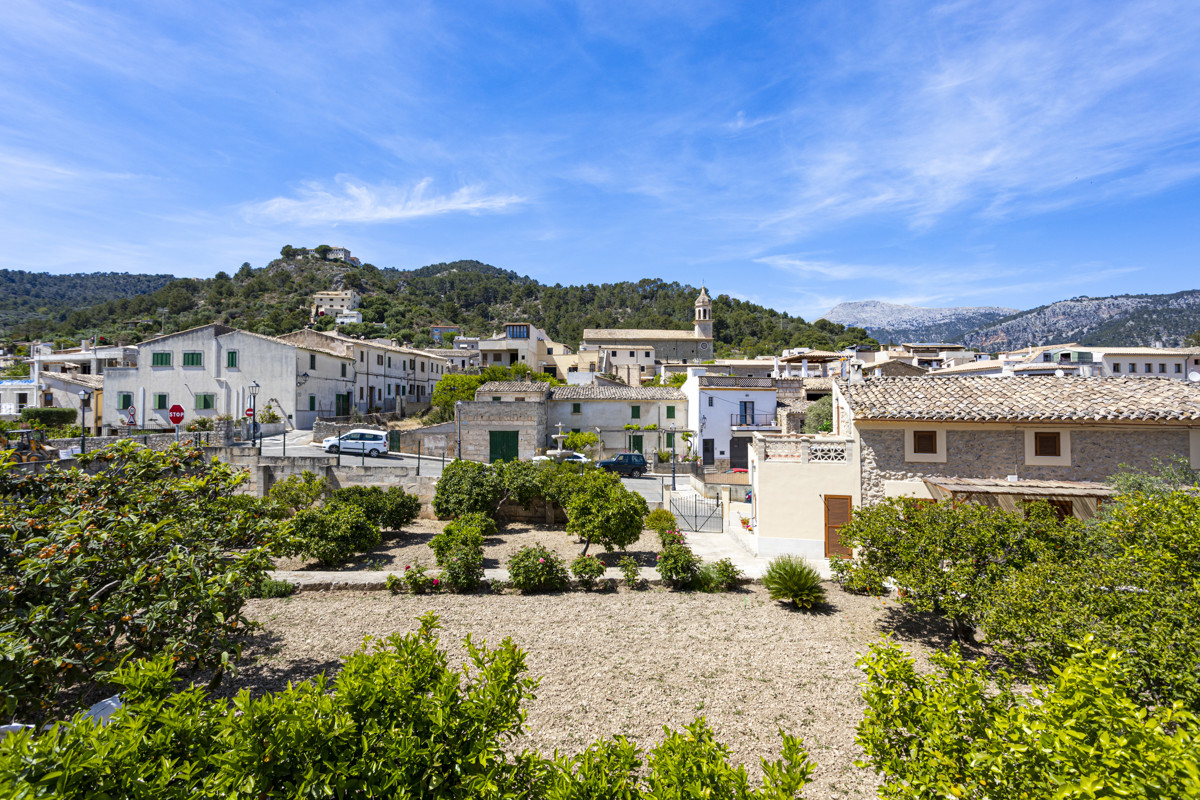 Stadthaus-Mancor de la Vall-Design-Modern-Blick (10)