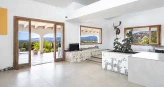 von_poll_real_estate_property_ES233744266_image_1