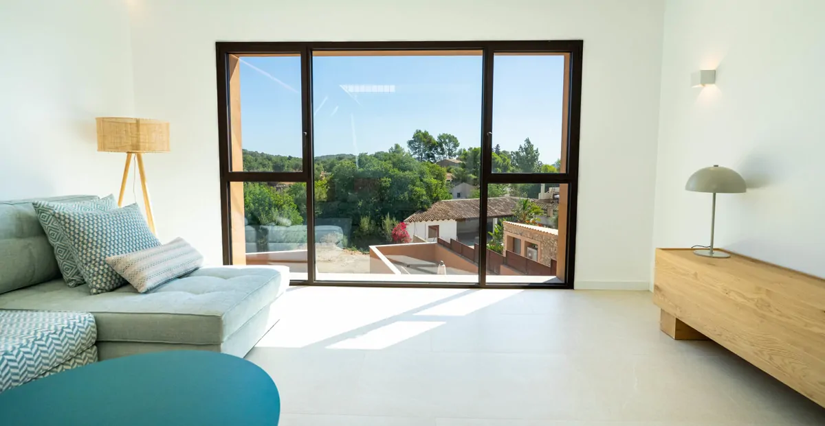 Vista desde el salón a la terraza