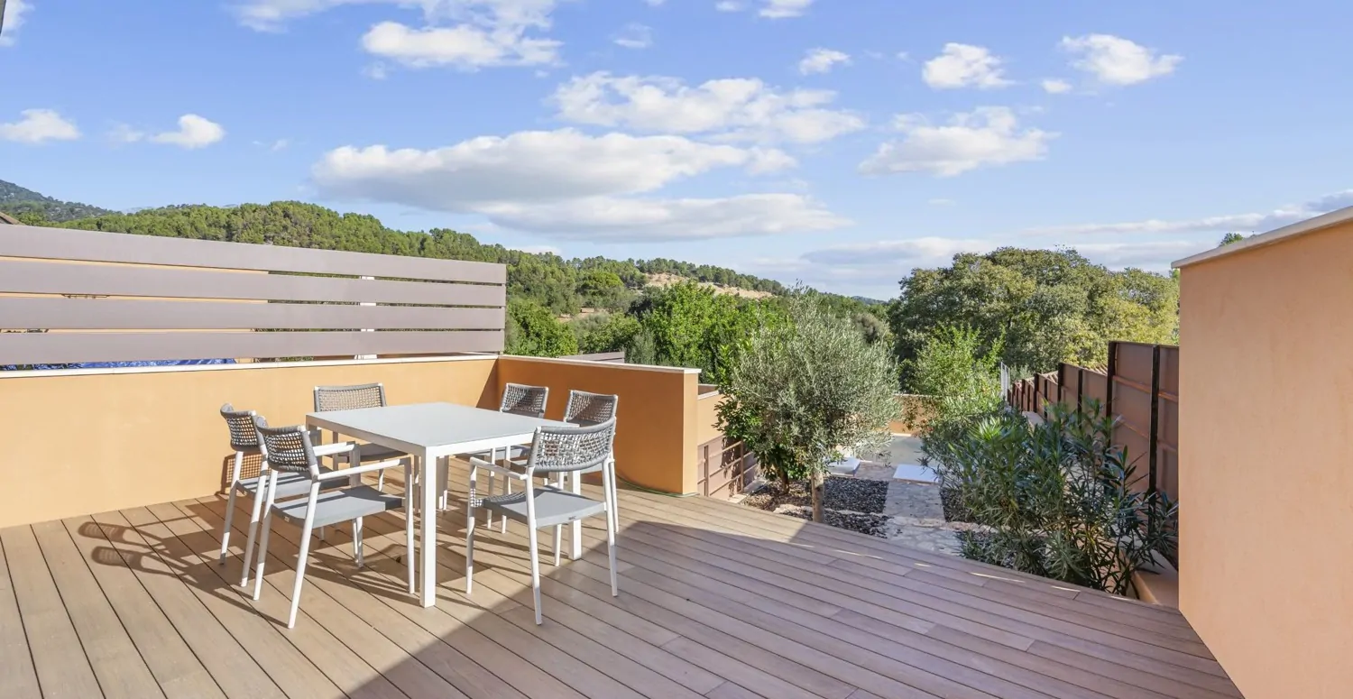 moderna-casa-de-pueblo-con-piscina-en-biniamar