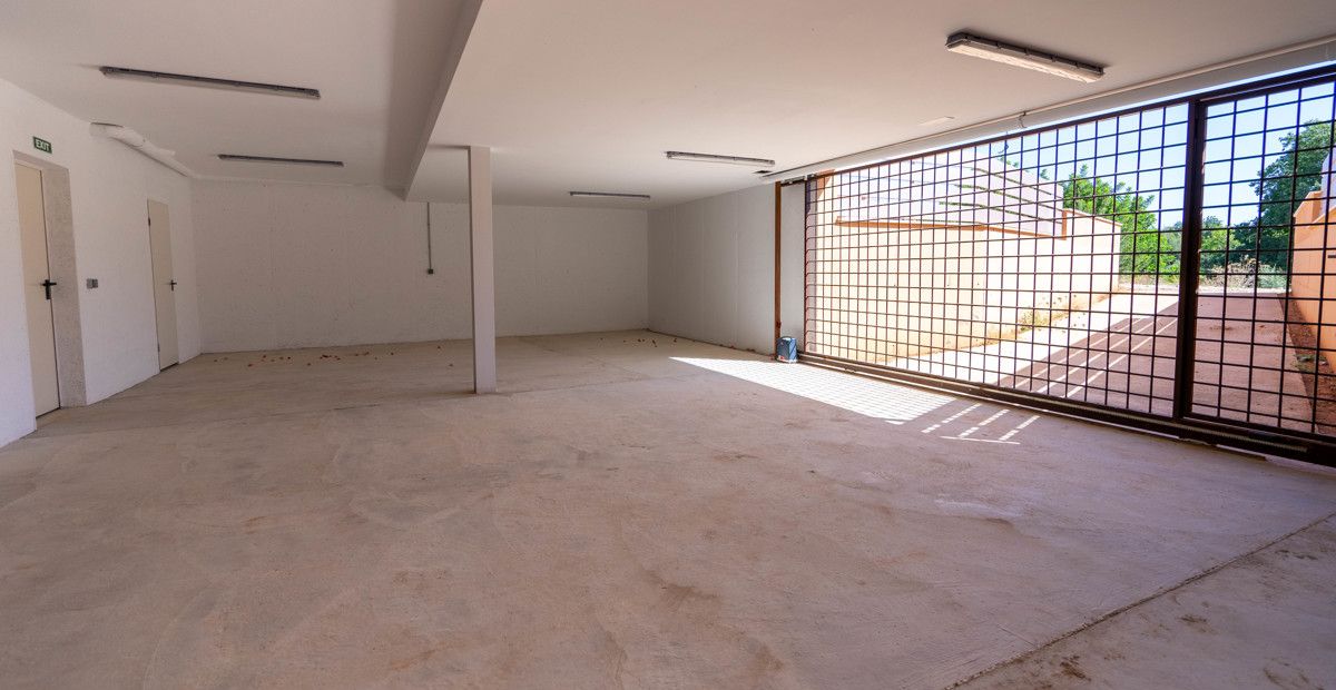 moderna-casa-de-pueblo-con-piscina-en-biniamar