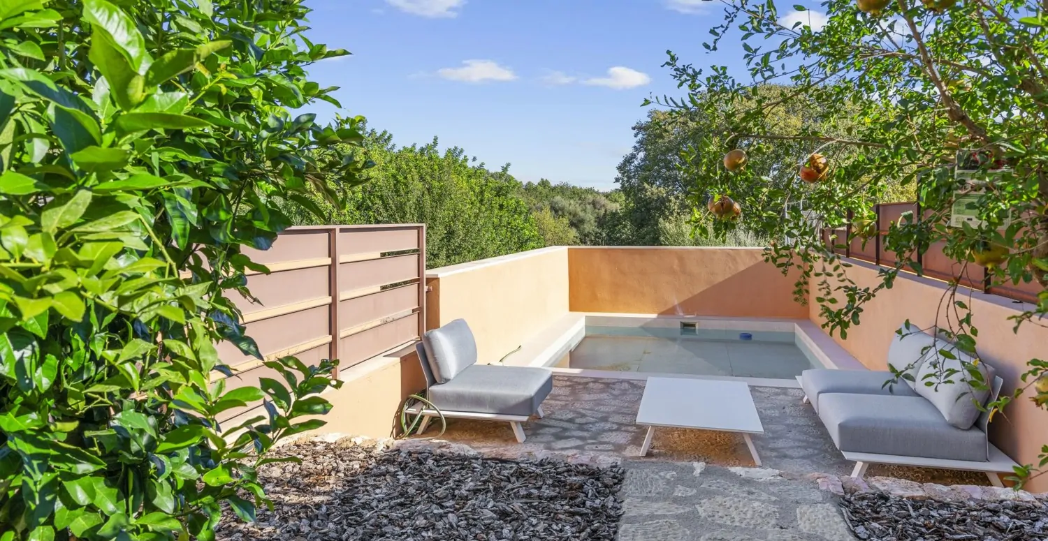 moderna-casa-de-pueblo-con-piscina-en-biniamar