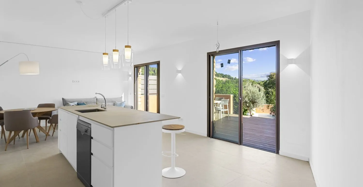 moderna-casa-de-pueblo-con-piscina-en-biniamar