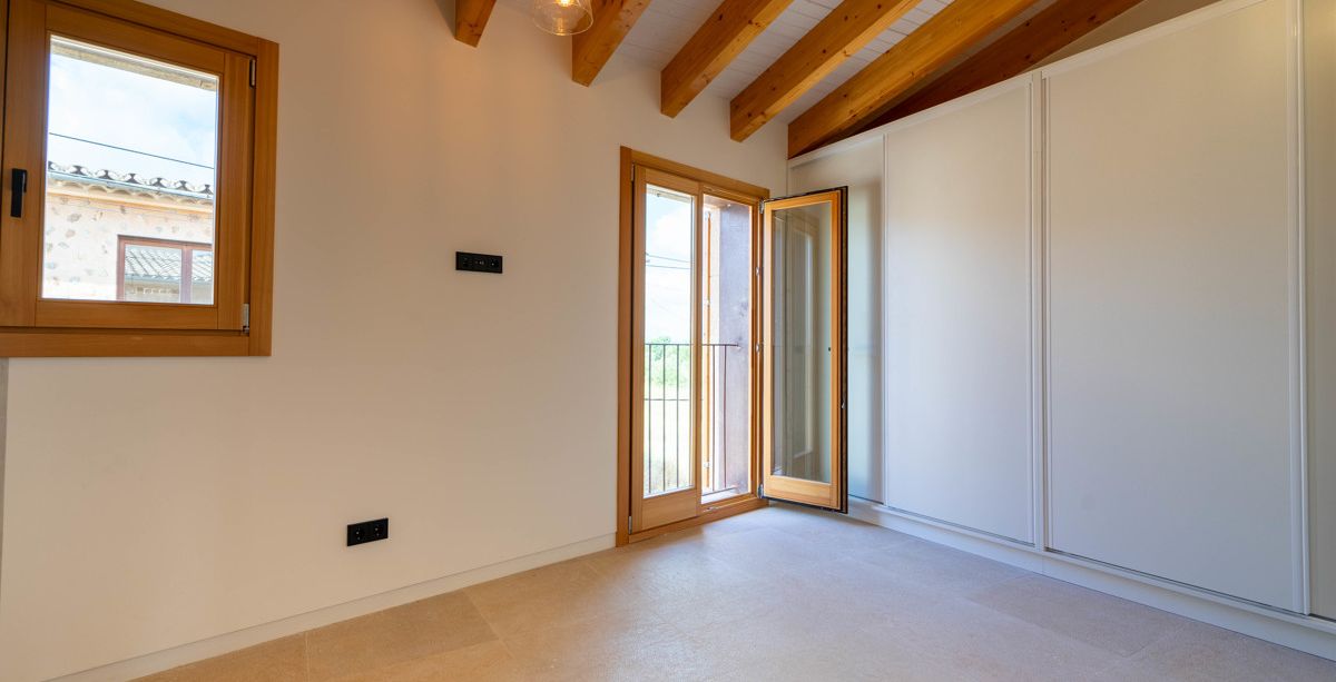 Moderna casa de pueblo con piscina, de reciente construcción, en Biniali-Sencelles