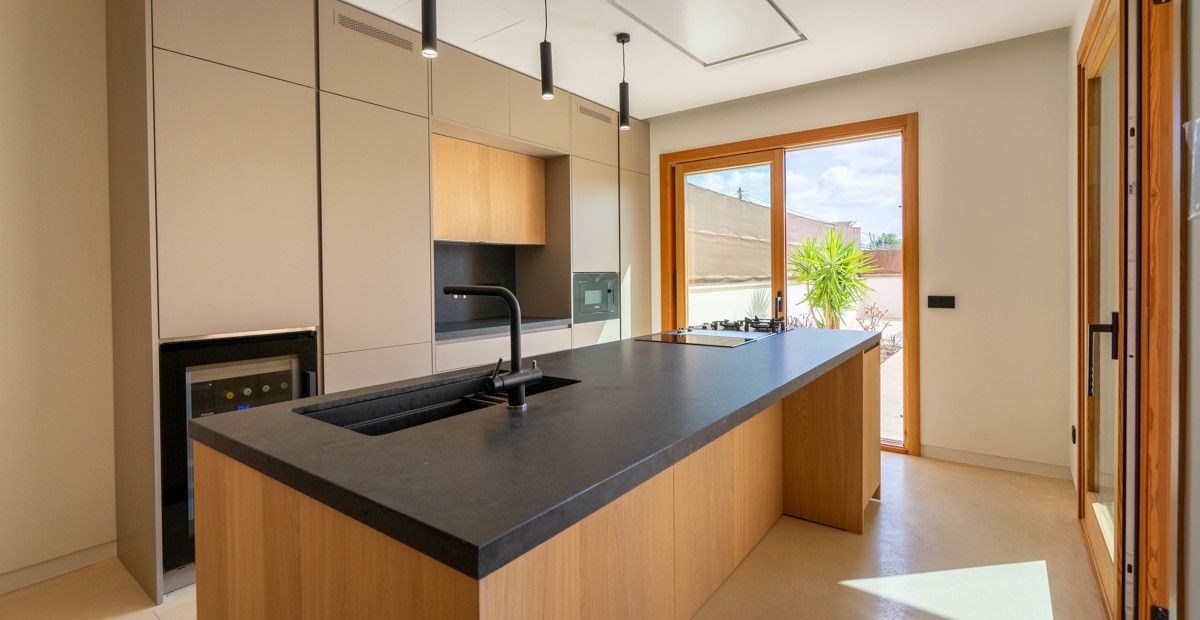 Moderna casa de pueblo con piscina, de reciente construcción, en Biniali-Sencelles