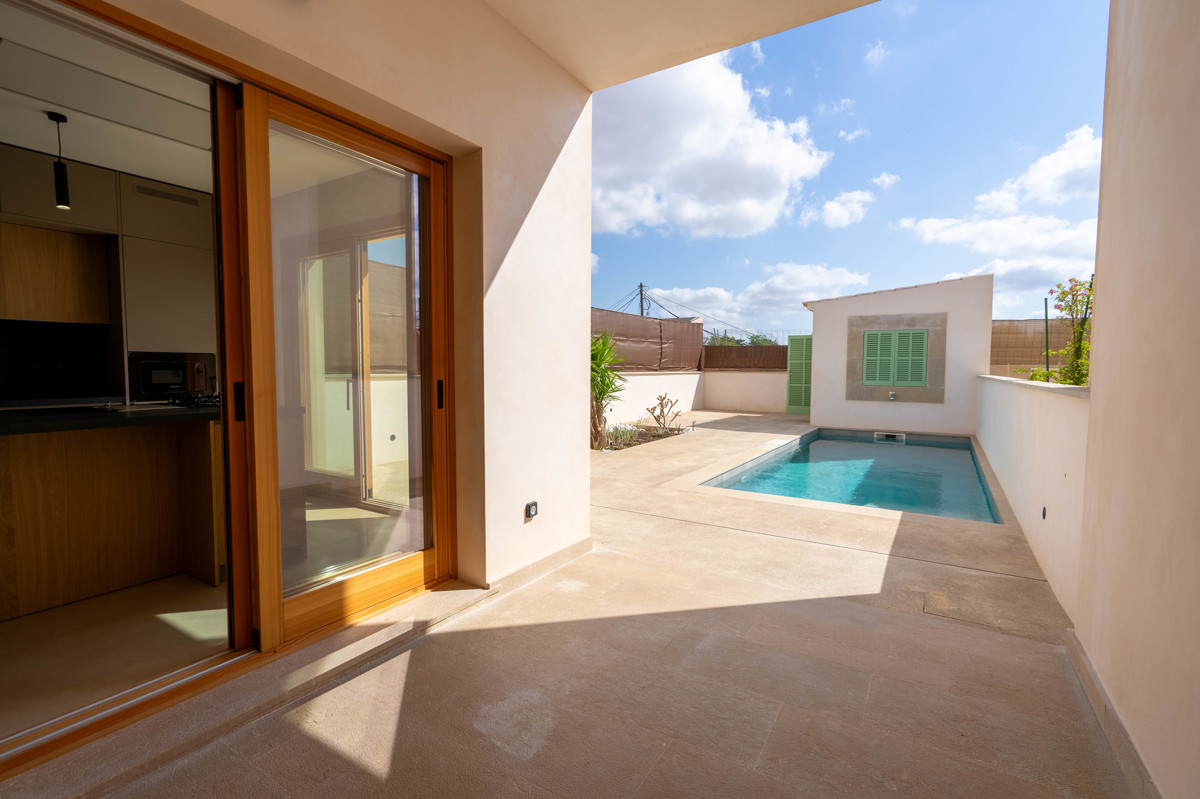 Moderna casa de pueblo con piscina, de reciente construcción, en Biniali-Sencelles