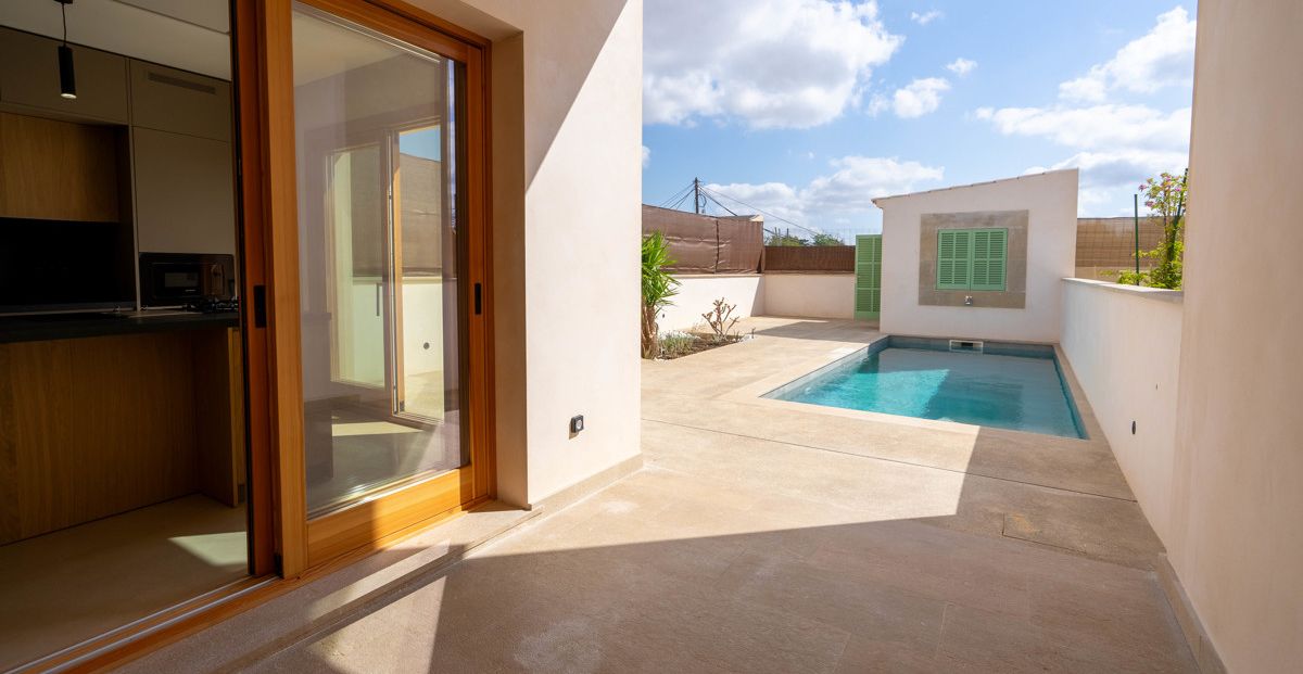 Moderna casa de pueblo con piscina, de reciente construcción, en Biniali-Sencelles