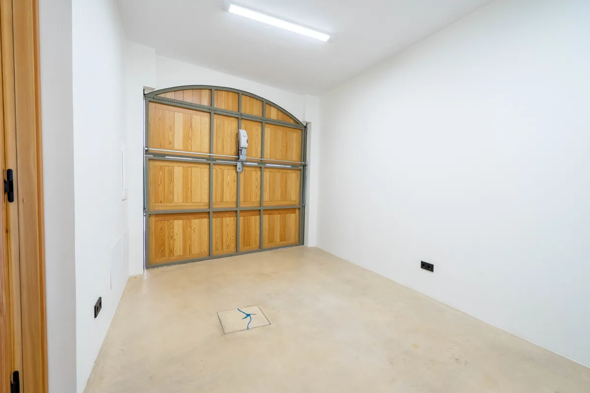 Moderna casa de pueblo con piscina, de reciente construcción, en Biniali-Sencelles