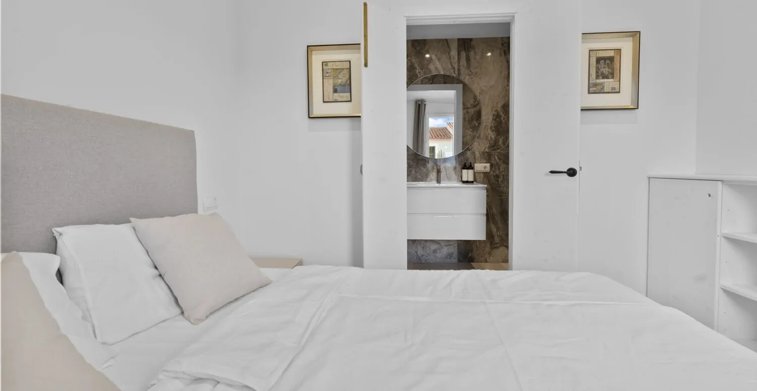 Schlafzimmer mit Bad en-suite