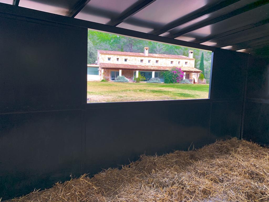 En alquiler bonita finca rústica con casa de piedra y cuadra de caballos, situada en una zona privilegiada de Esporles.