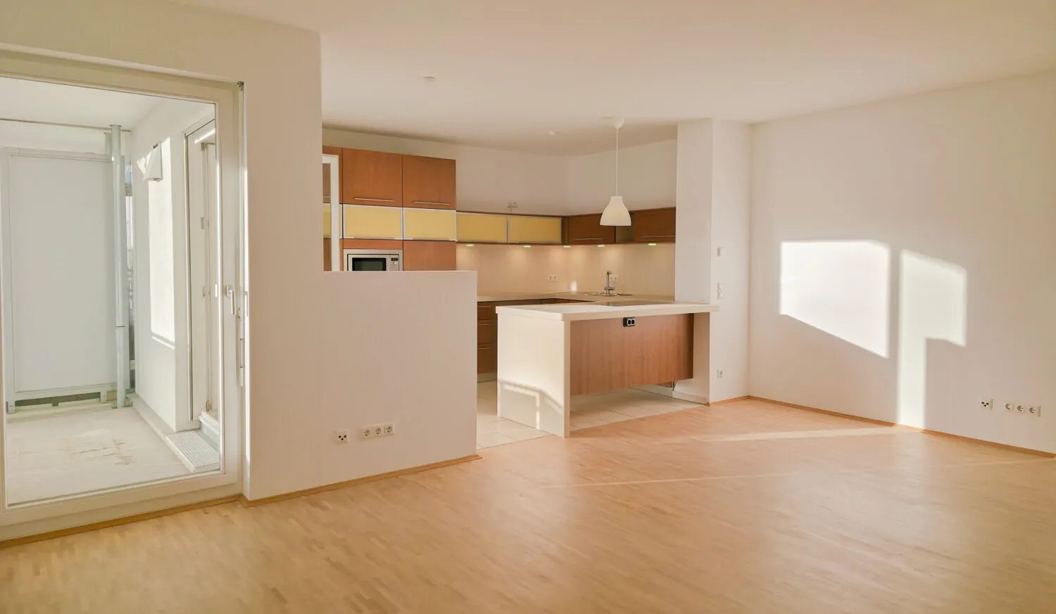 Essbereich mit Blick in die Küche