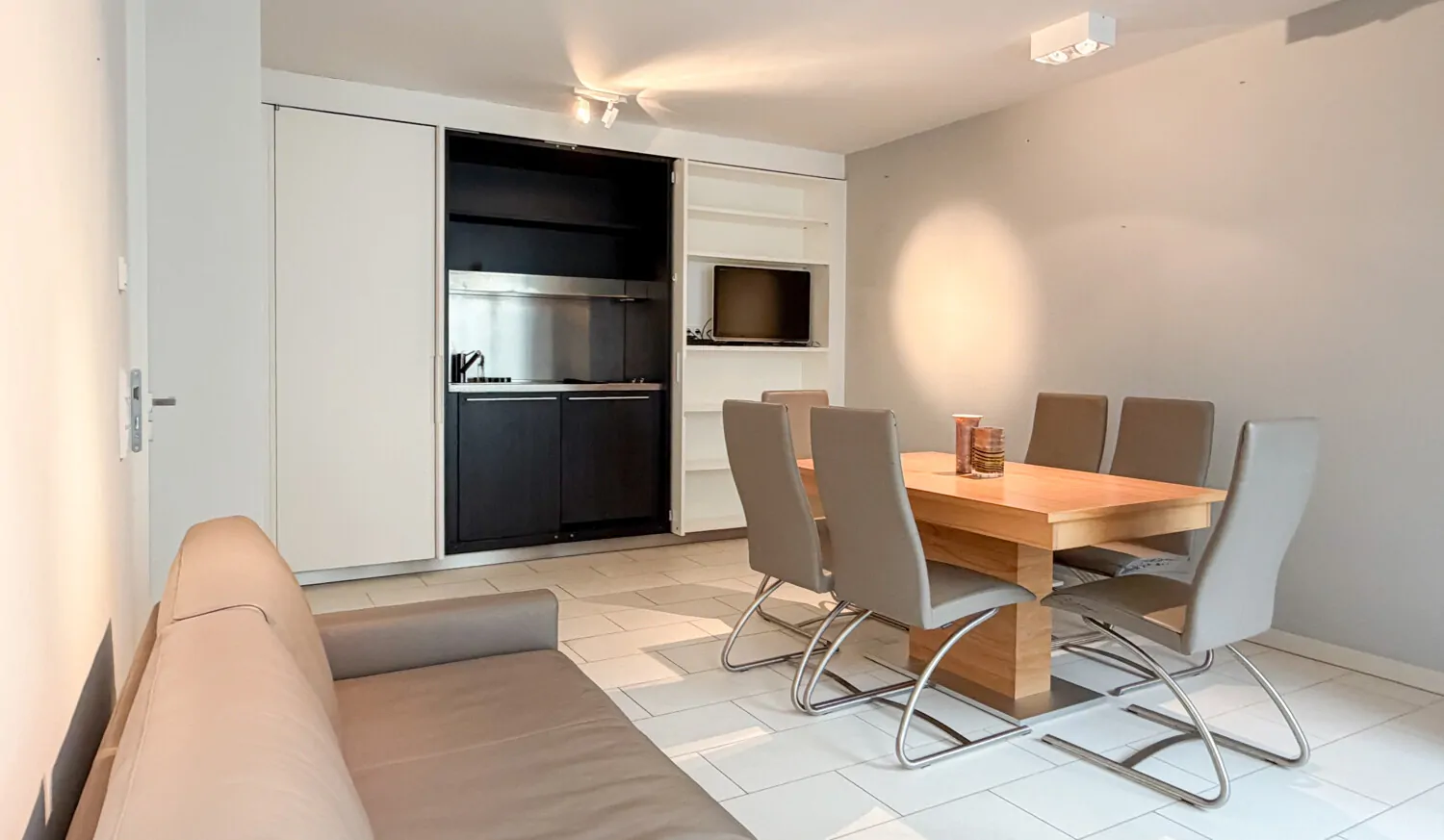 Wohn- und Essbereich mit Pantry-Küche