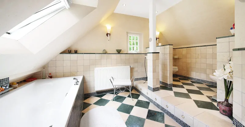 ... WC, Bidet und einer Badewanne zum entspannen