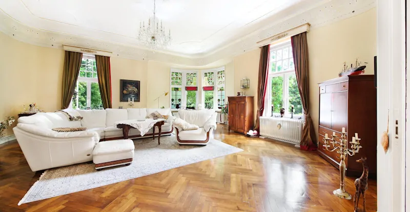 Blick in den großzügigen Salon