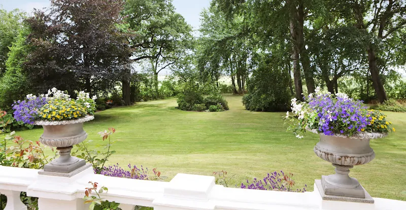 Blick auf das einzigartige Parkgrundstück